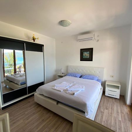 Apartments Family Tivat Eksteriør billede