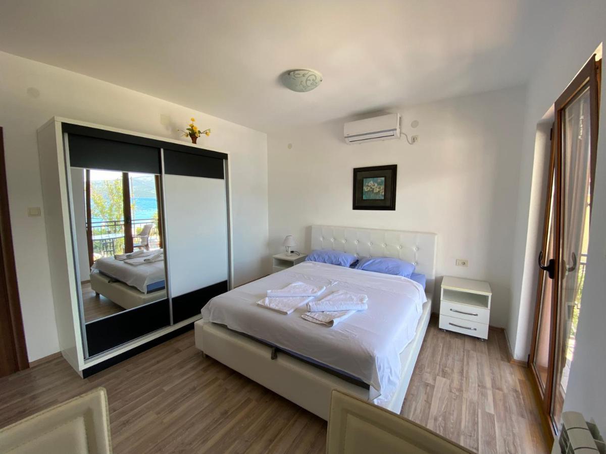 Apartments Family Tivat Eksteriør billede