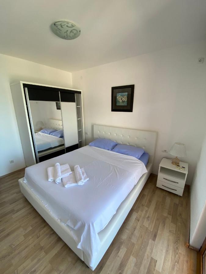 Apartments Family Tivat Eksteriør billede