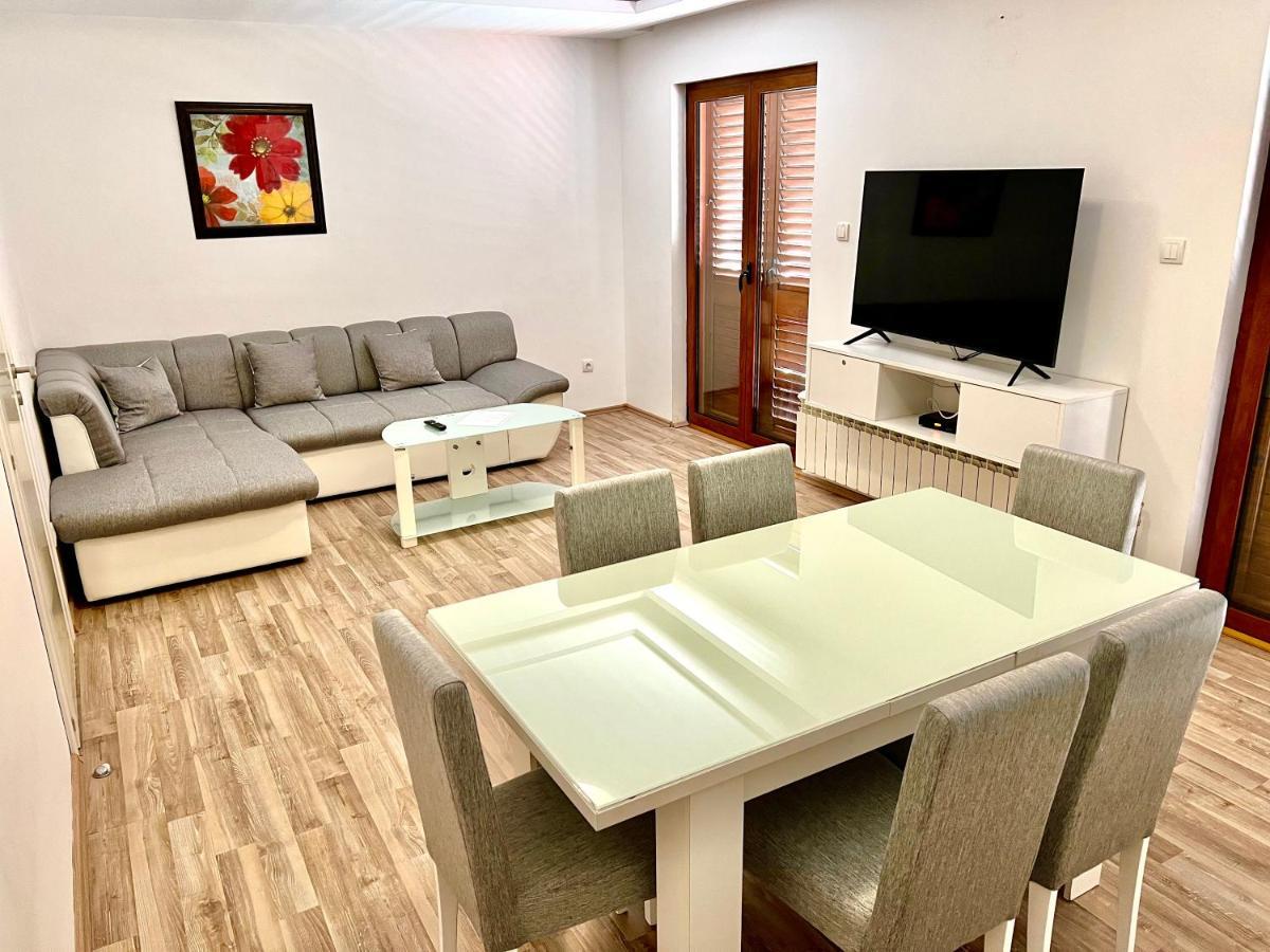 Apartments Family Tivat Eksteriør billede