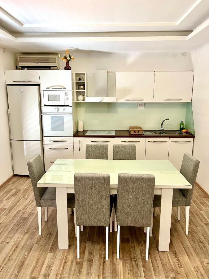 Apartments Family Tivat Eksteriør billede
