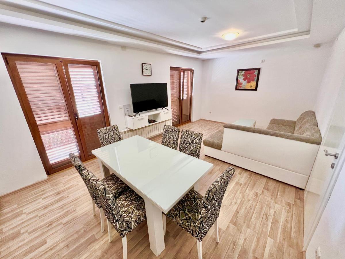 Apartments Family Tivat Eksteriør billede